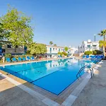 Green Bungalows Hotel Apartments 4*