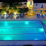 Apart-hotel Green Bungalows Hotel Apartments 4*