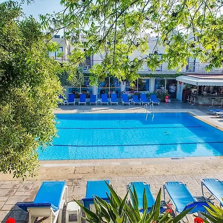 Ξενοδοχείο με διαμερίσματα Green Bungalows Hotel Apartments 4*