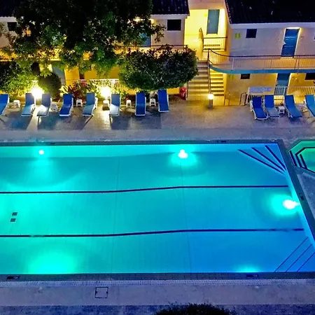 Aparthotel Green Bungalows Hotel Apartments 3*