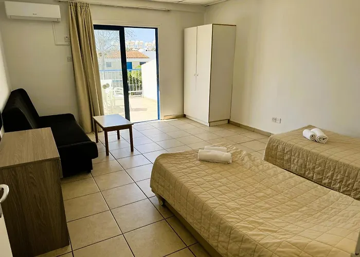 - Residents Only Apartahotel 4*